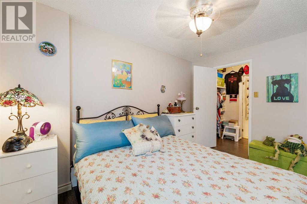 Single Family House for Sale in    Avenue SW Windsor Park Calgary 