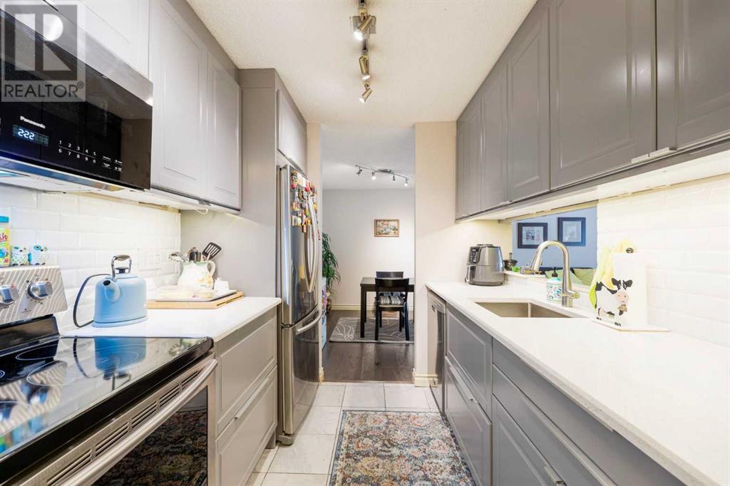 Single Family House for Sale in    Avenue SW Windsor Park Calgary 