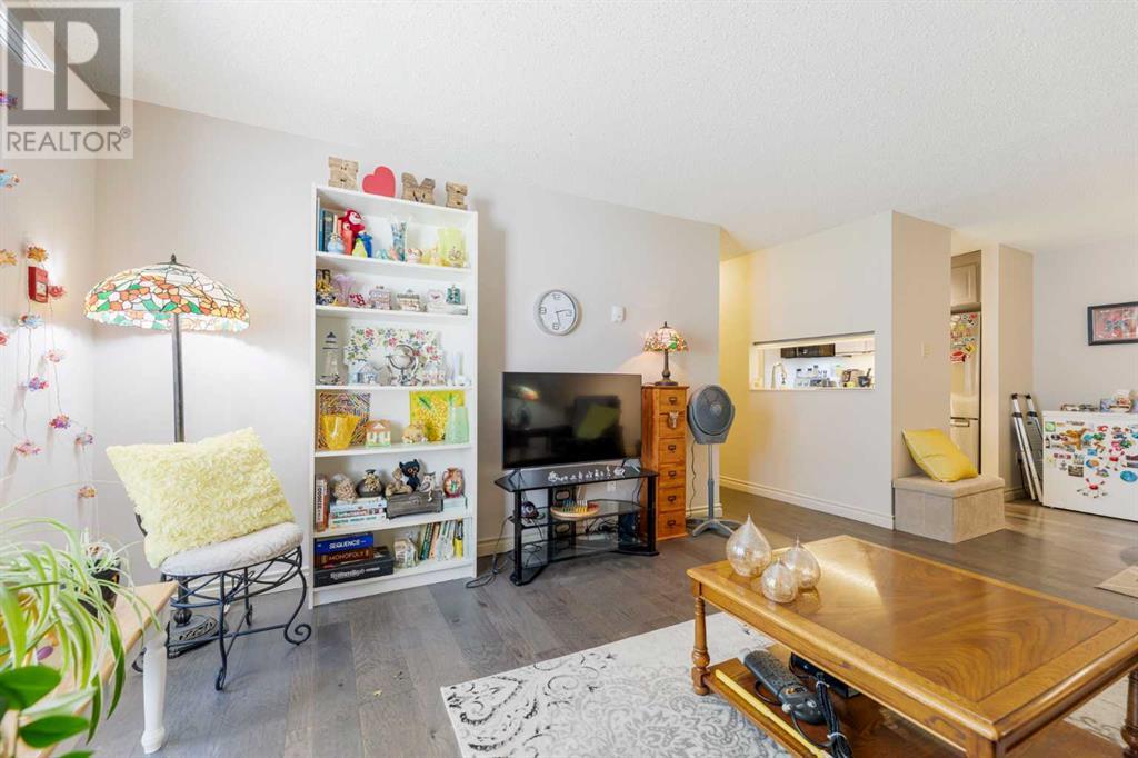 Single Family House for Sale in    Avenue SW Windsor Park Calgary 