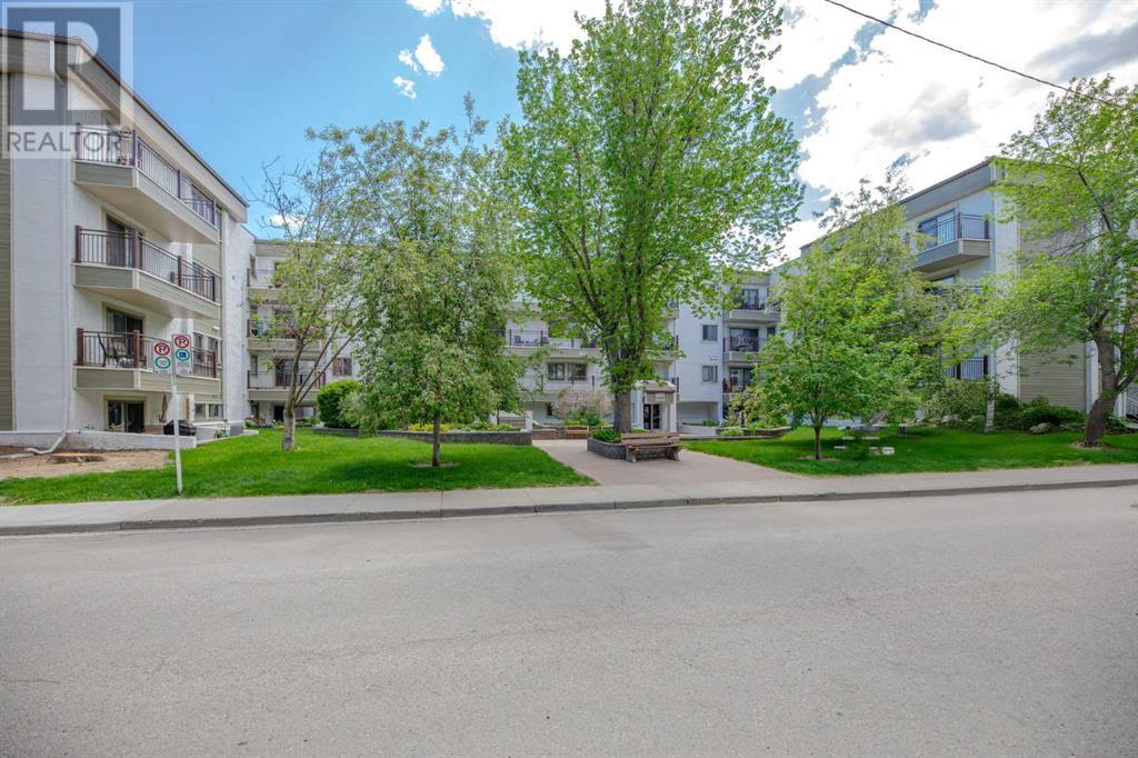Single Family House for Sale in    Avenue SW Windsor Park Calgary 