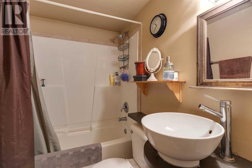 Single Family House for Sale in    Avenue SW Richmond Calgary 
