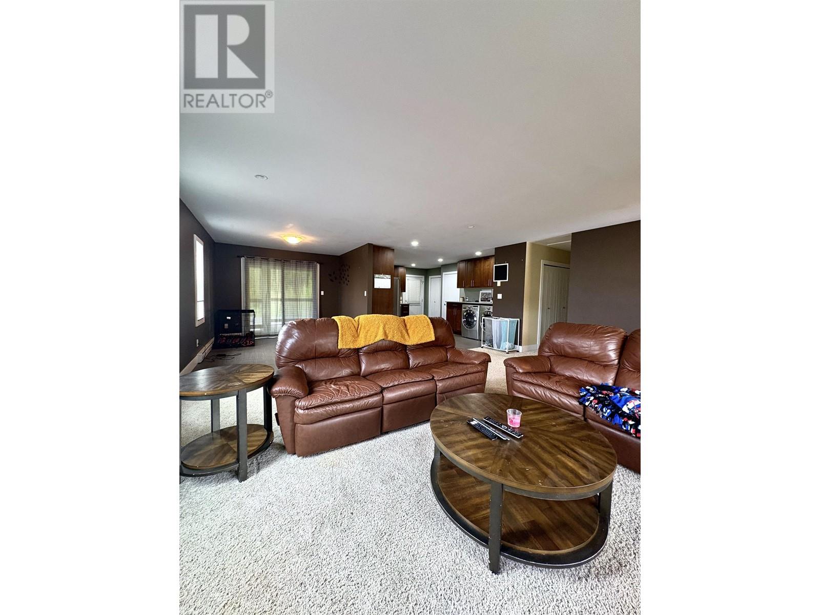  4518 PARK Avenue, Terrace
