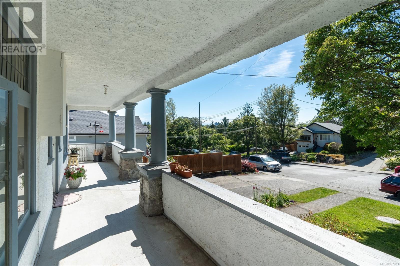 Photo 4 of 2651 Cedar Hill Rd, Victoria BC