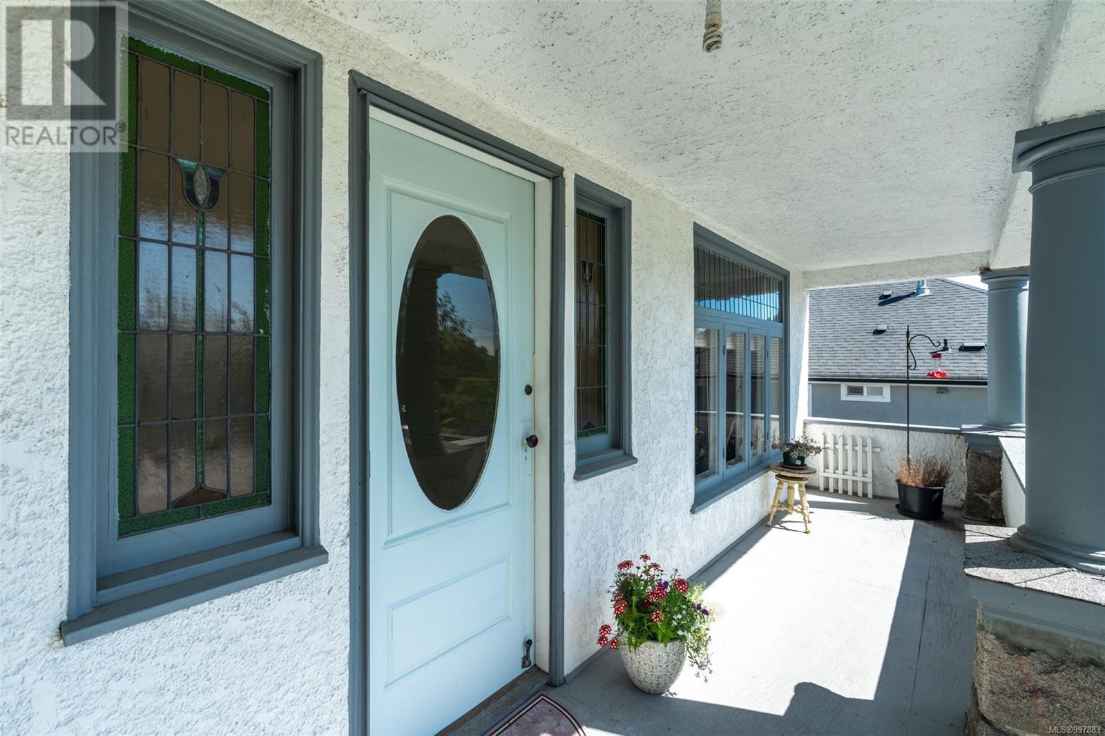 Photo 3 of 2651 Cedar Hill Rd, Victoria BC