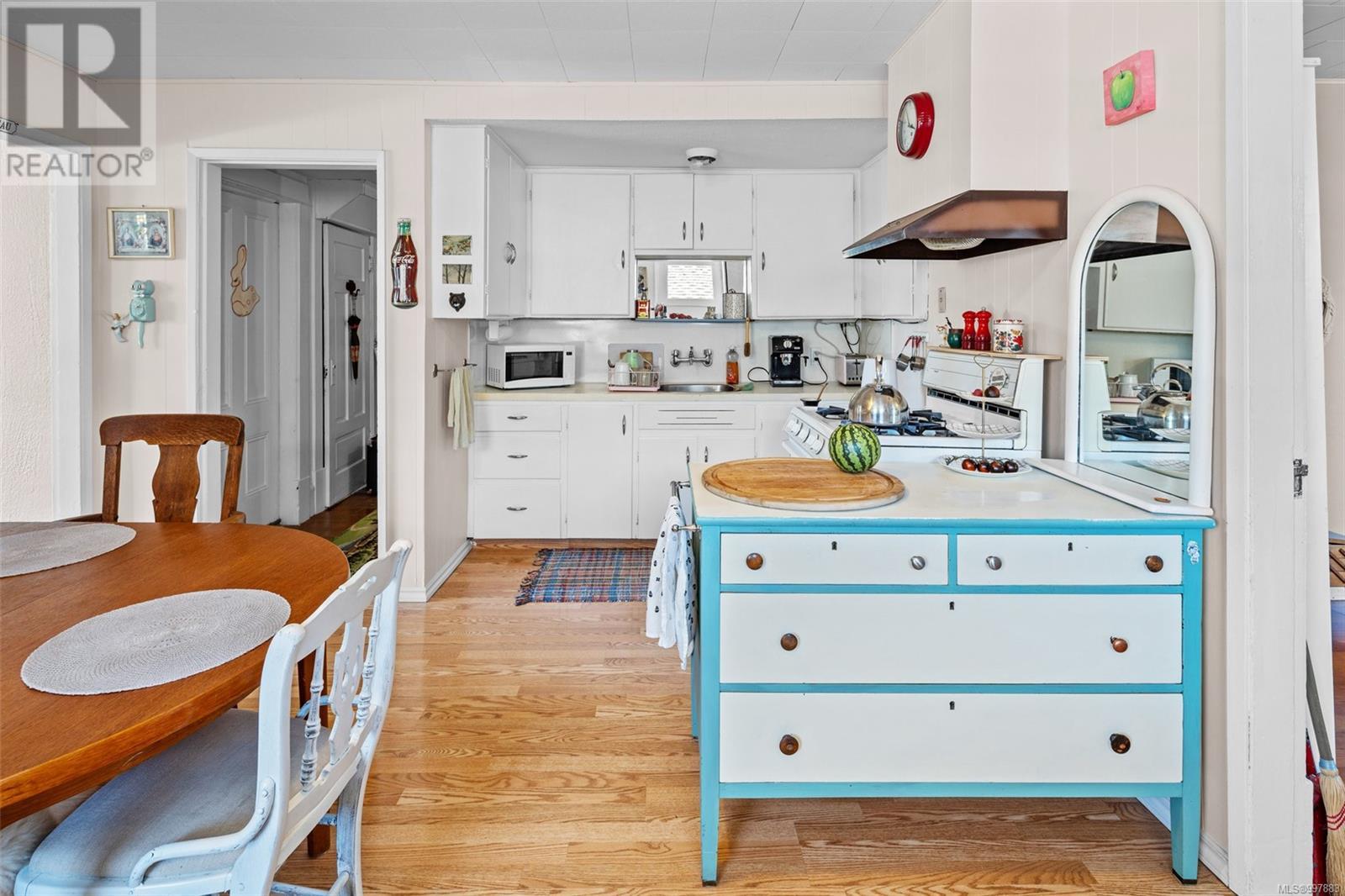 Photo 9 of 2651 Cedar Hill Rd, Victoria BC