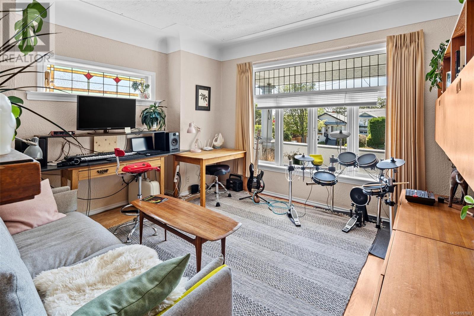 Photo 11 of 2651 Cedar Hill Rd, Victoria BC