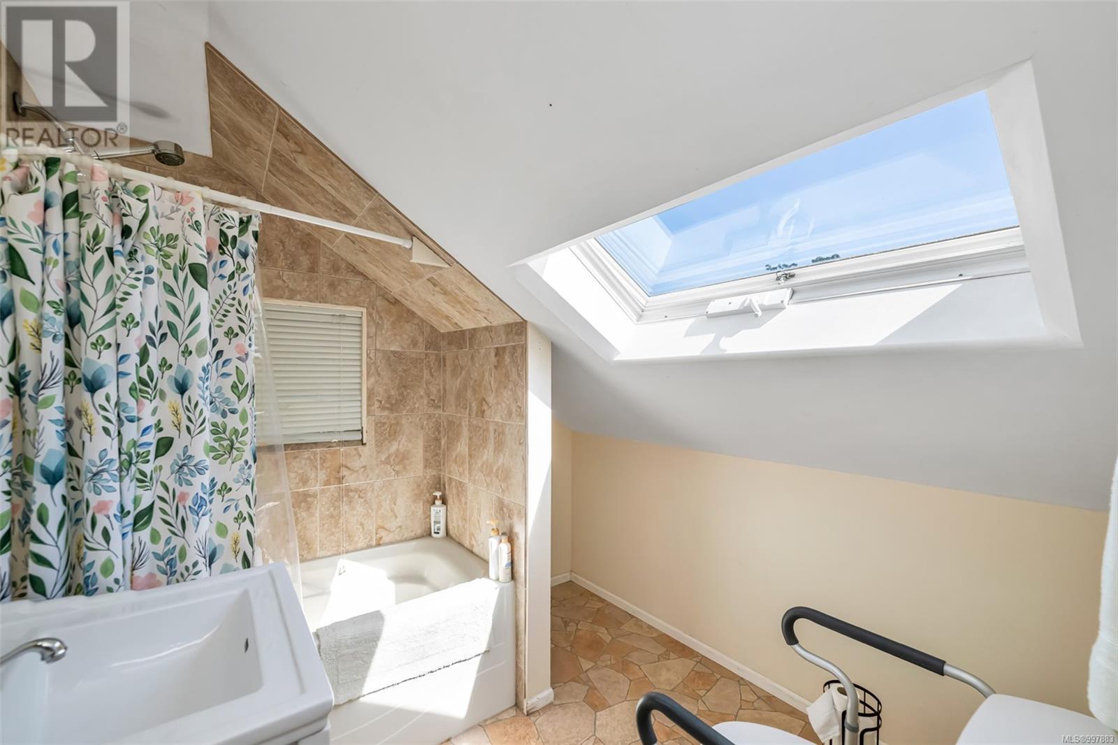 Photo 18 of 2651 Cedar Hill Rd, Victoria BC