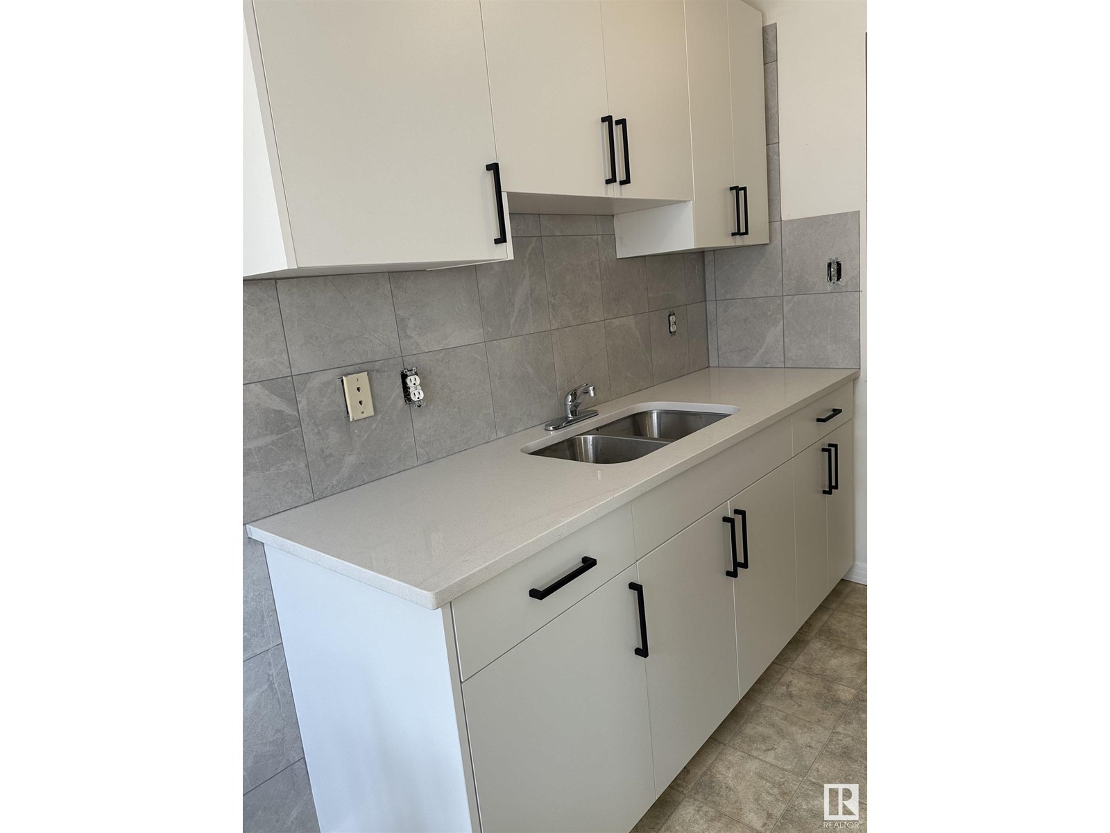Photo 13 of 106 10125 83 Av Nw, Edmonton AB