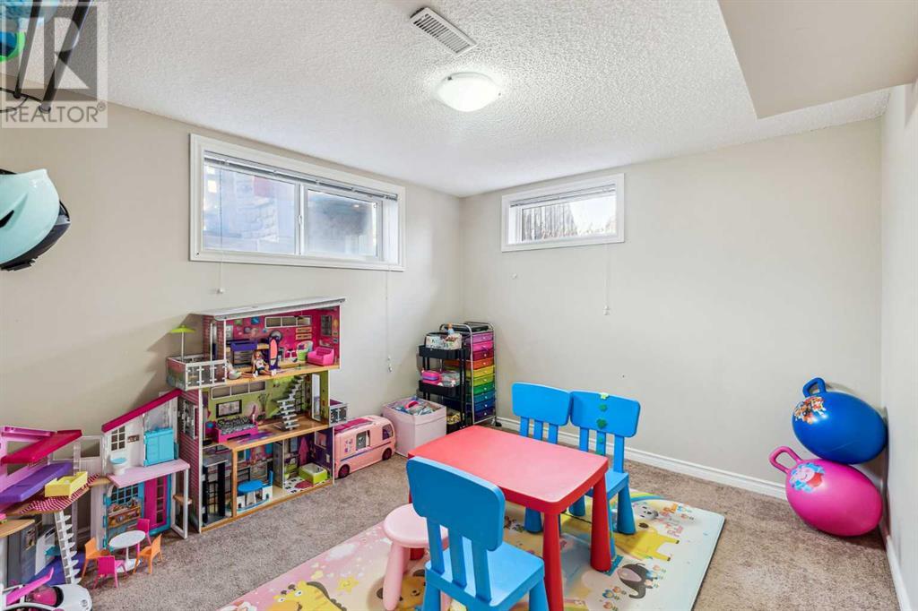 Single Family House Bungalow for Sale in  Worcester Drive SW Wildwood Calgary 