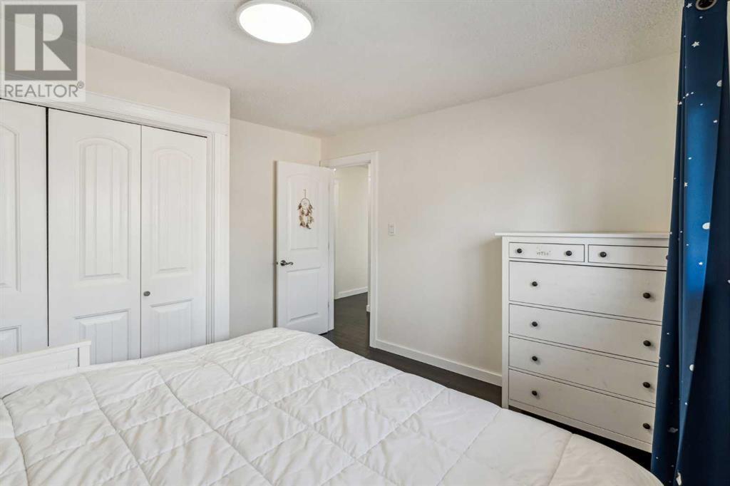 Single Family House Bungalow for Sale in  Worcester Drive SW Wildwood Calgary 