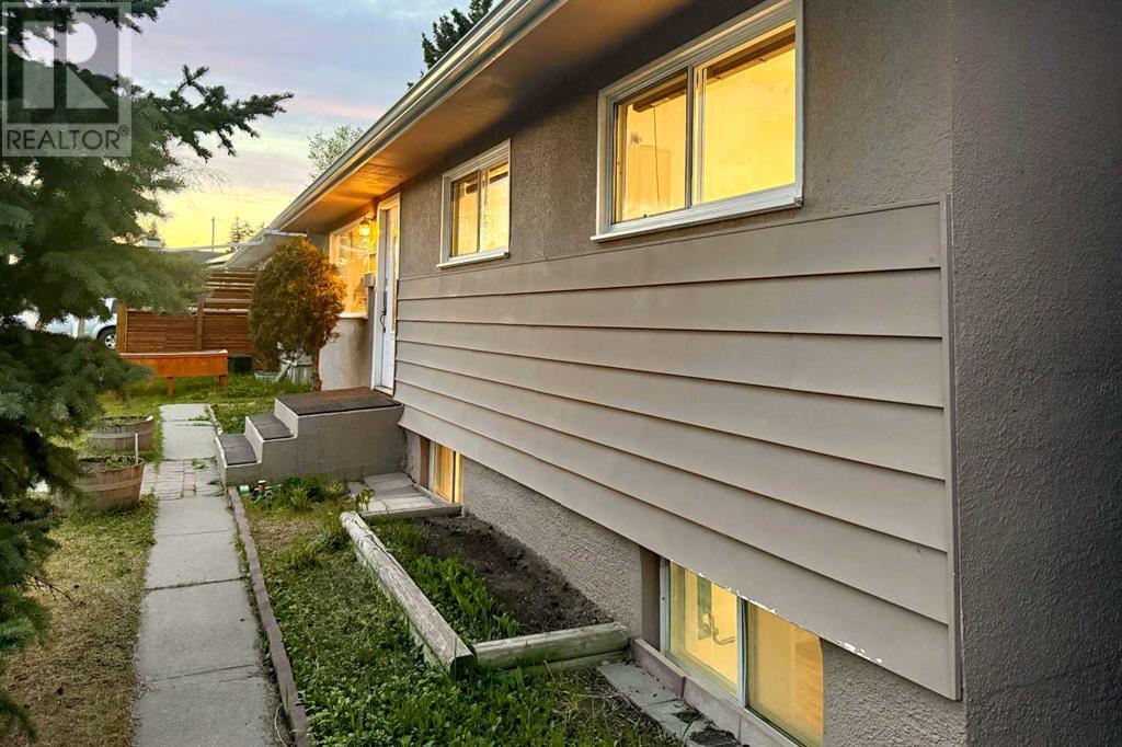 Single Family House Bungalow for Sale in  Worcester Drive SW Wildwood Calgary 
