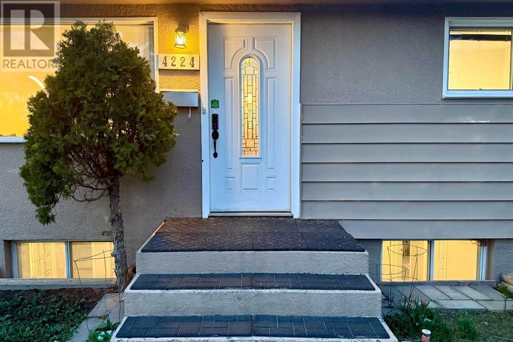 Single Family House Bungalow for Sale in  Worcester Drive SW Wildwood Calgary 