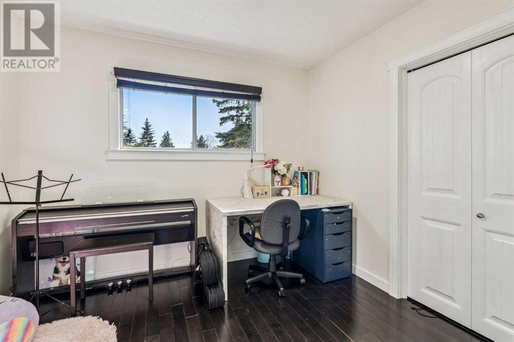 Single Family House Bungalow for Sale in  Worcester Drive SW Wildwood Calgary 