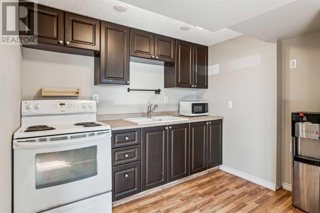 Single Family House Bungalow for Sale in  Worcester Drive SW Wildwood Calgary 