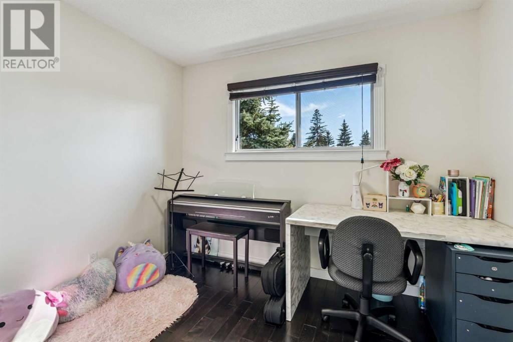 Single Family House Bungalow for Sale in  Worcester Drive SW Wildwood Calgary 