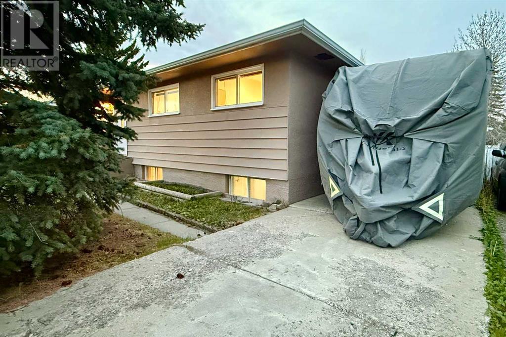 Single Family House Bungalow for Sale in  Worcester Drive SW Wildwood Calgary 