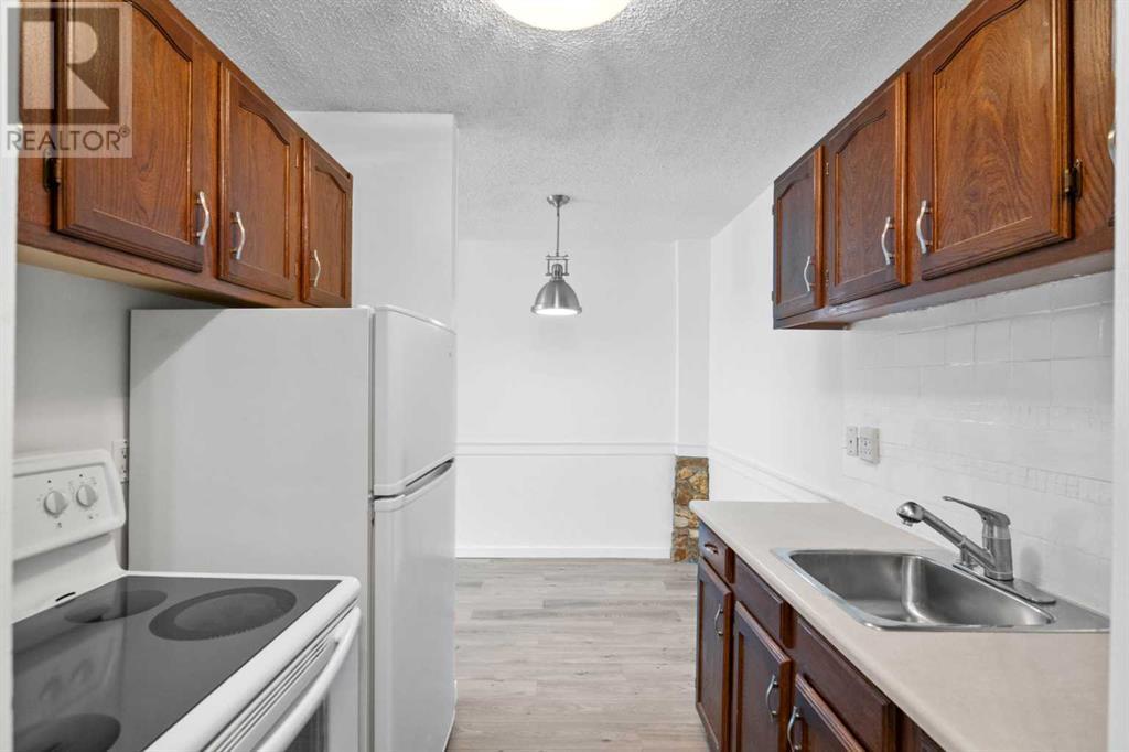 Single Family House for Sale in    Avenue SW Windsor Park Calgary 