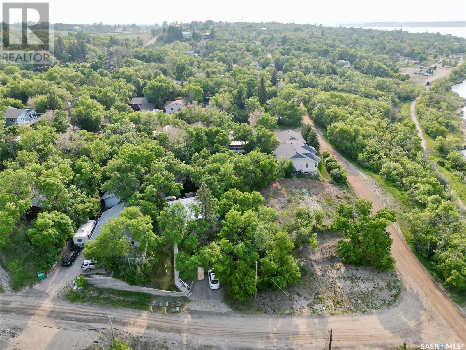 Photo 5 of 452 8th Street E, Regina Beach SK