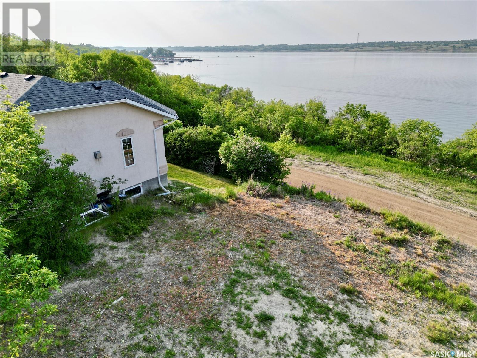 Photo 19 of 452 8th Street E, Regina Beach SK