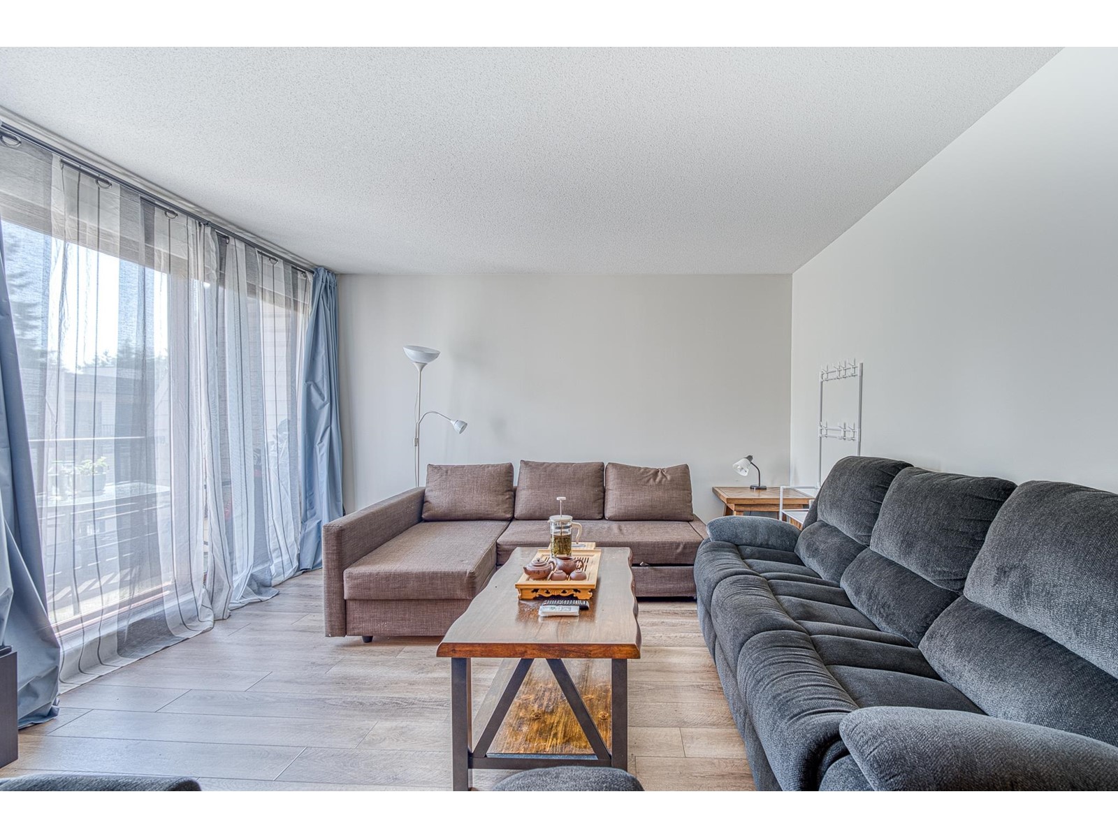 Photo 10 of 302 15288 100 Avenue, Surrey BC