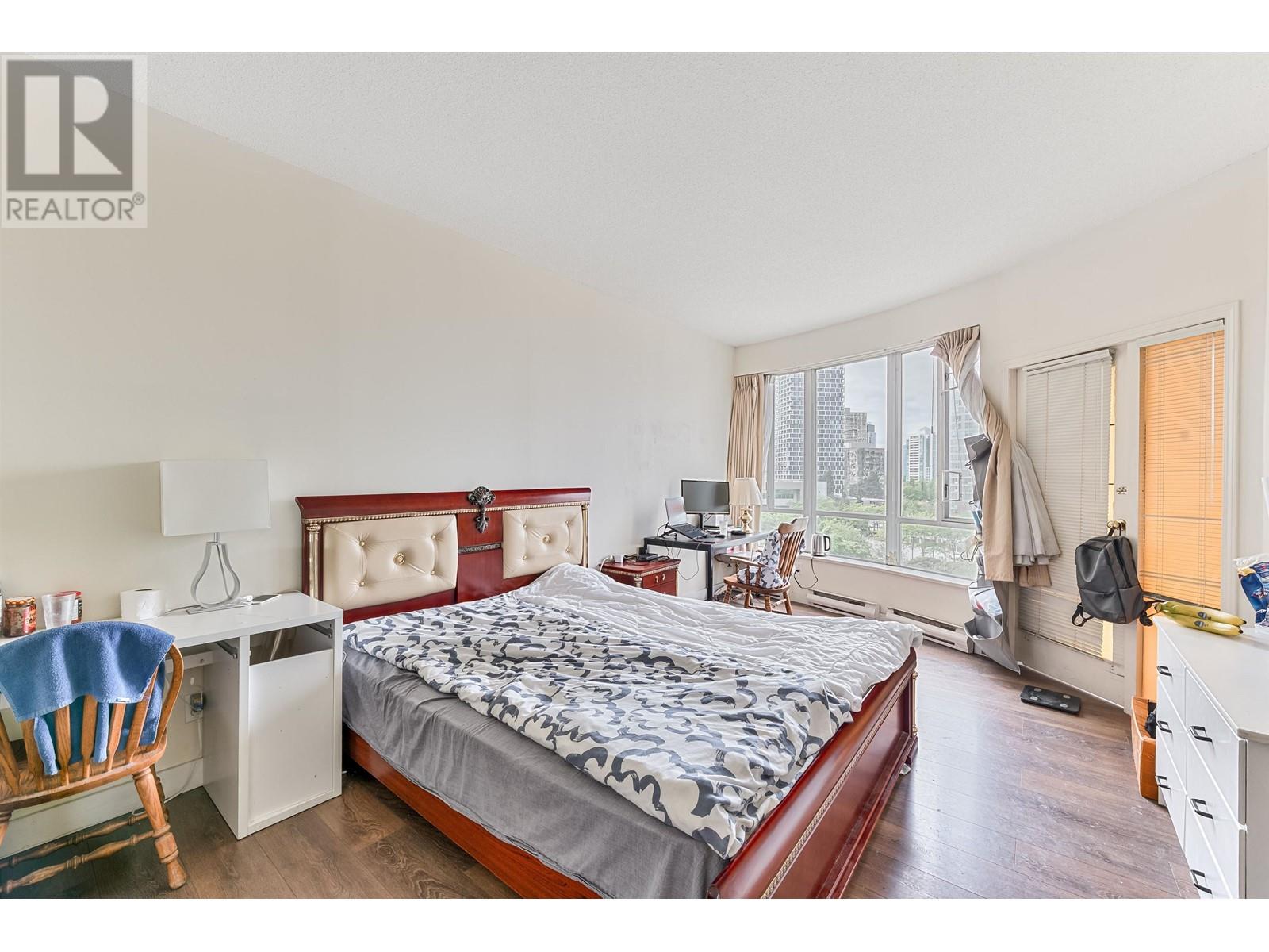 Photo 11 of 402 6240 Mckay Avenue, Burnaby BC