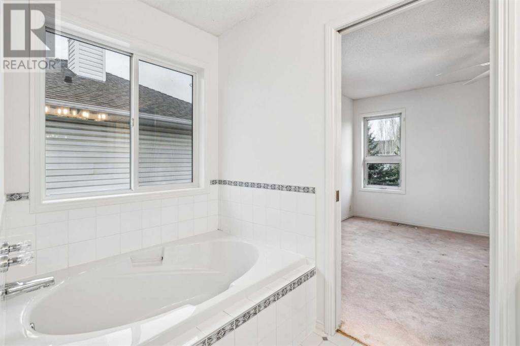 Single Family House for Sale in  Douglas Glen Heath SE Douglasdale/Glen Calgary 