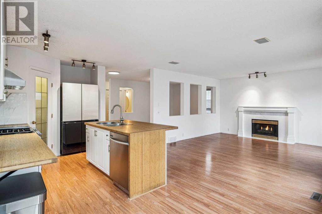 Single Family House for Sale in  Douglas Glen Heath SE Douglasdale/Glen Calgary 
