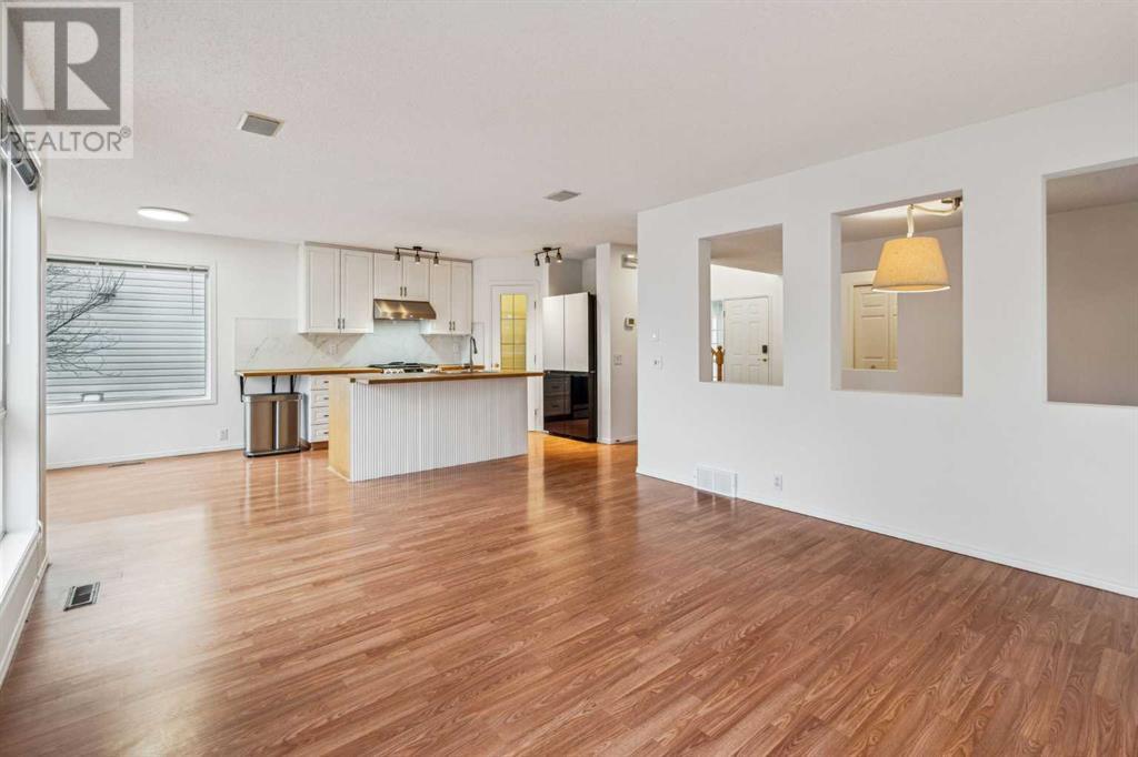 Single Family House for Sale in  Douglas Glen Heath SE Douglasdale/Glen Calgary 