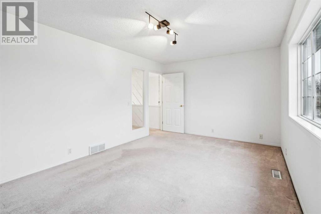 Single Family House for Sale in  Douglas Glen Heath SE Douglasdale/Glen Calgary 