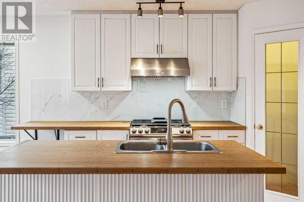 Single Family House for Sale in  Douglas Glen Heath SE Douglasdale/Glen Calgary 
