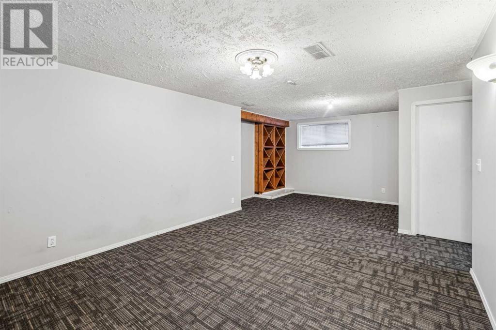 Single Family House for Sale in  Douglas Glen Heath SE Douglasdale/Glen Calgary 