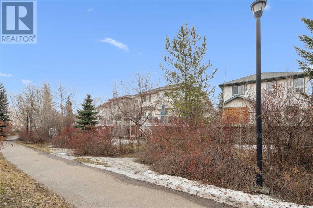Single Family House for Sale in  Douglas Glen Heath SE Douglasdale/Glen Calgary 