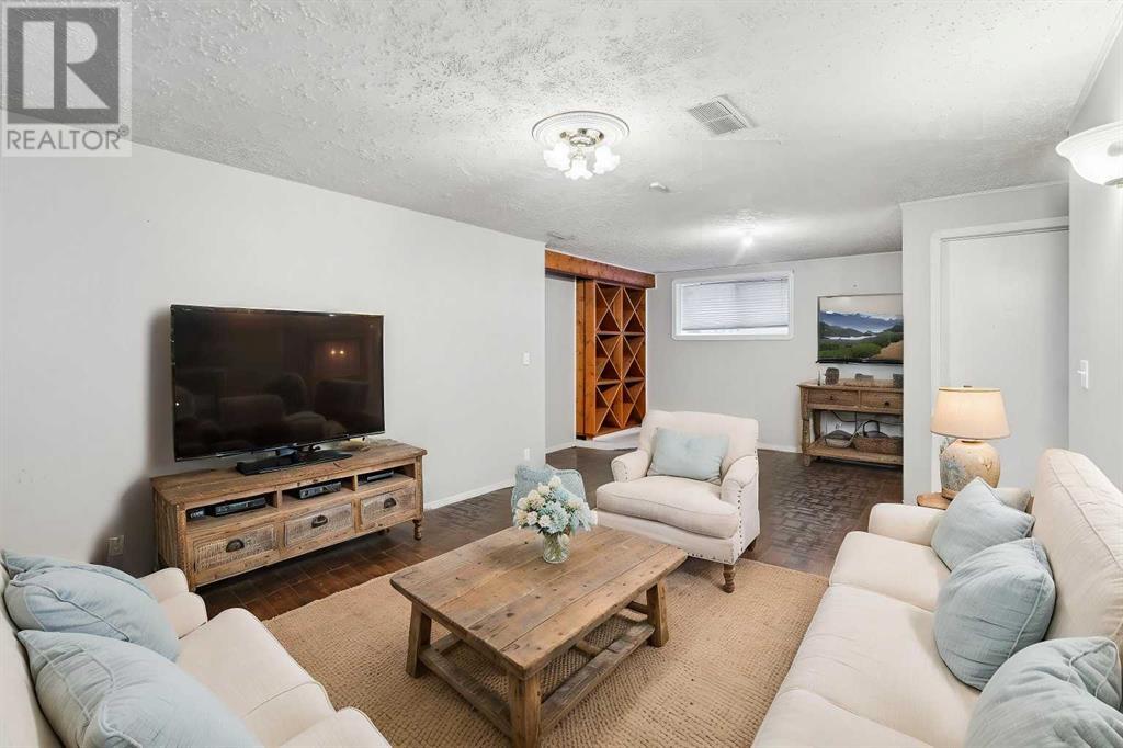 Single Family House for Sale in  Douglas Glen Heath SE Douglasdale/Glen Calgary 