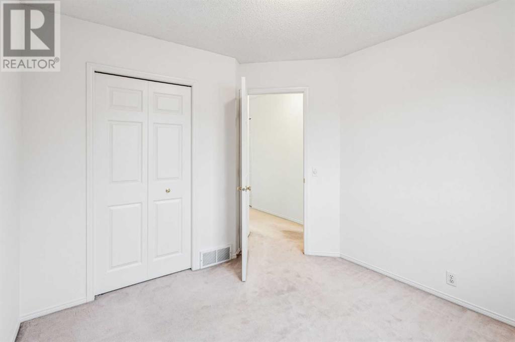 Single Family House for Sale in  Douglas Glen Heath SE Douglasdale/Glen Calgary 