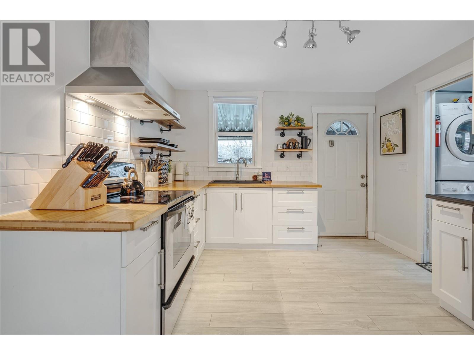 11212 Victoria Road, Summerland