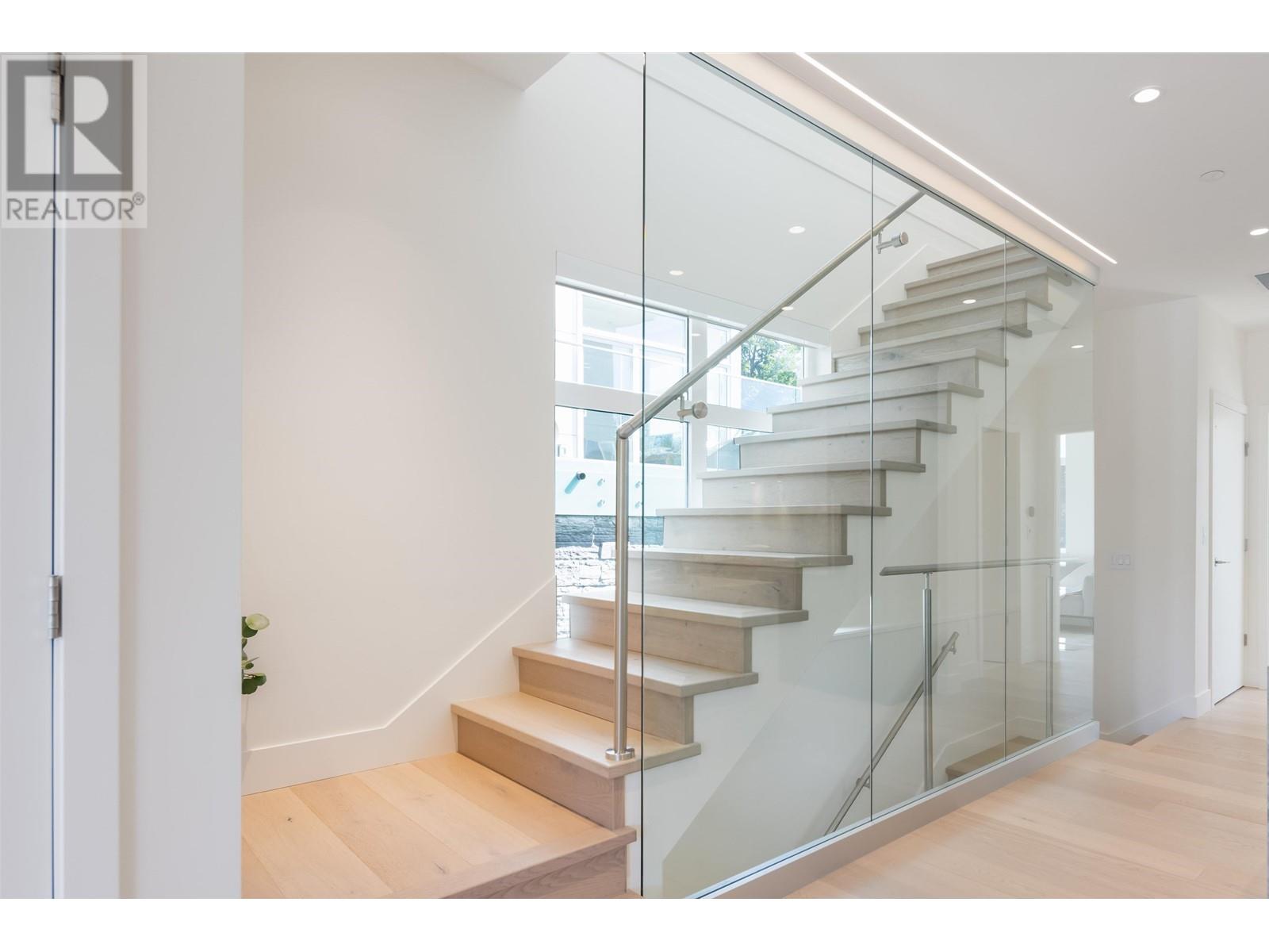 584 ARTHUR ERICKSON PLACE, West Vancouver real estate listing R3012318