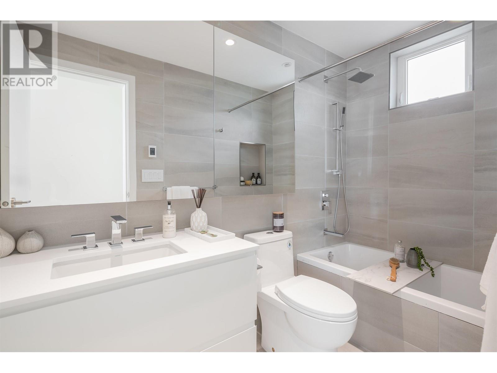 584 ARTHUR ERICKSON PLACE, West Vancouver real estate listing R3012318