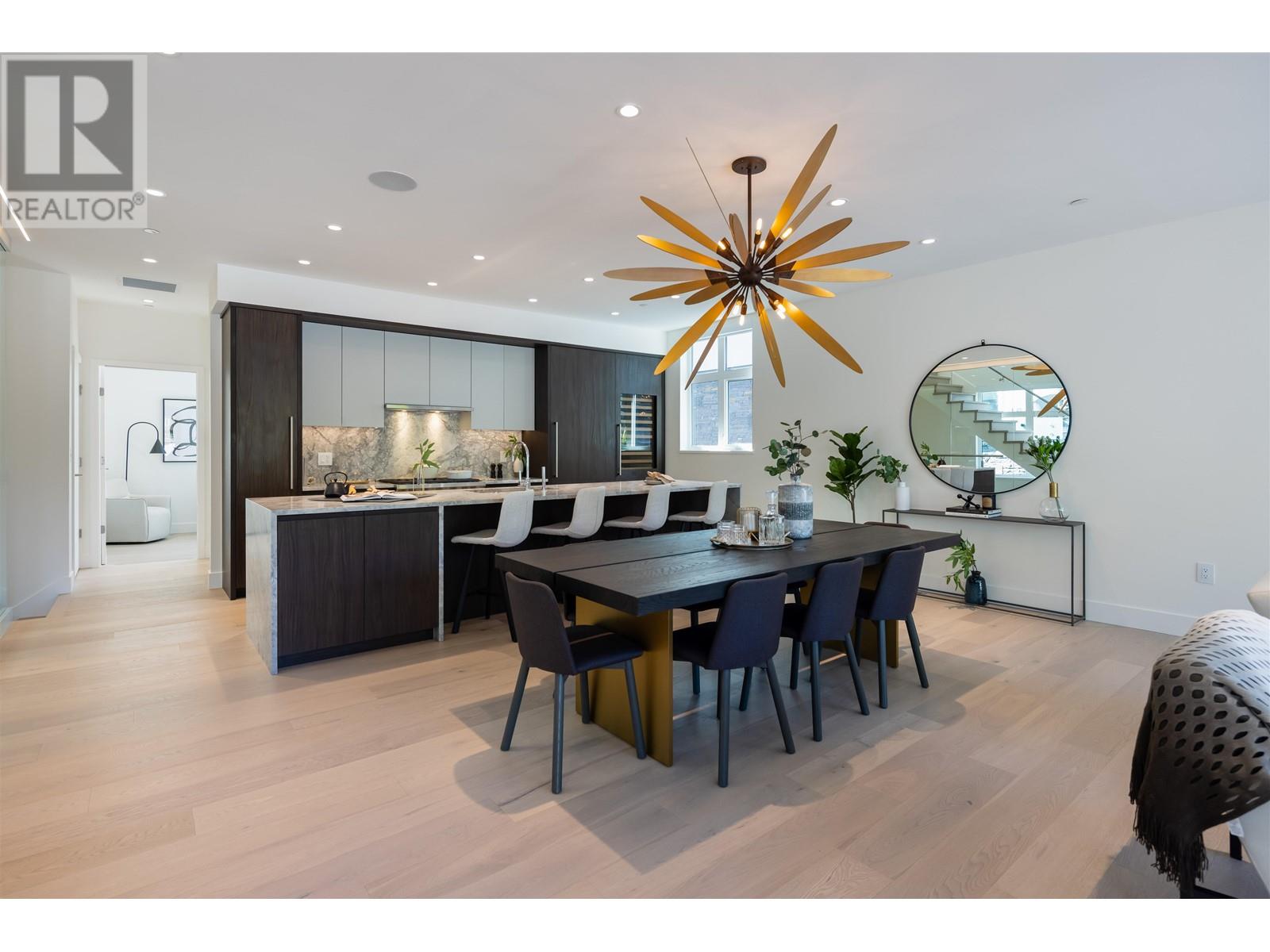 592 ARTHUR ERICKSON PLACE, West Vancouver