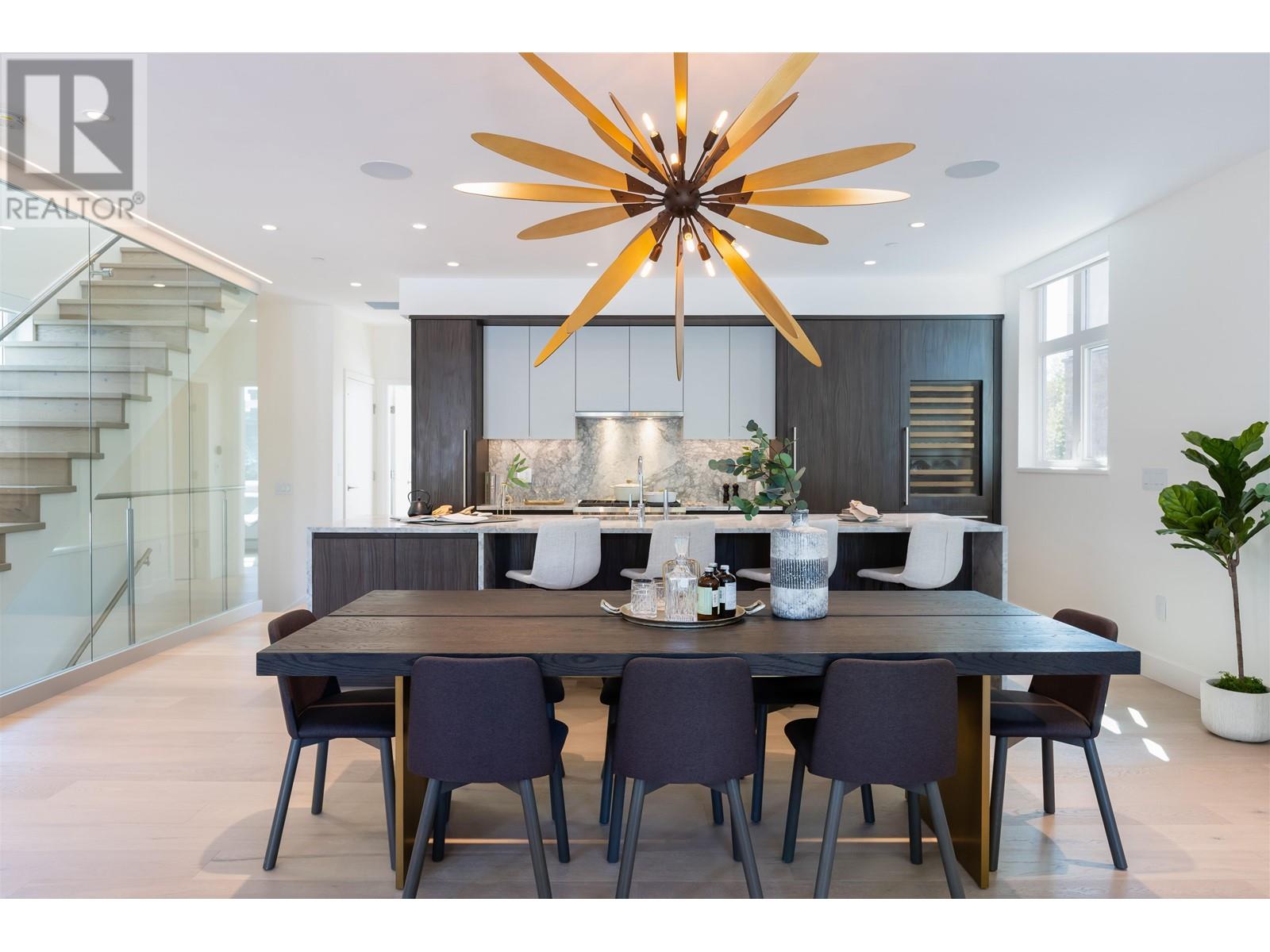 592 ARTHUR ERICKSON PLACE, West Vancouver
