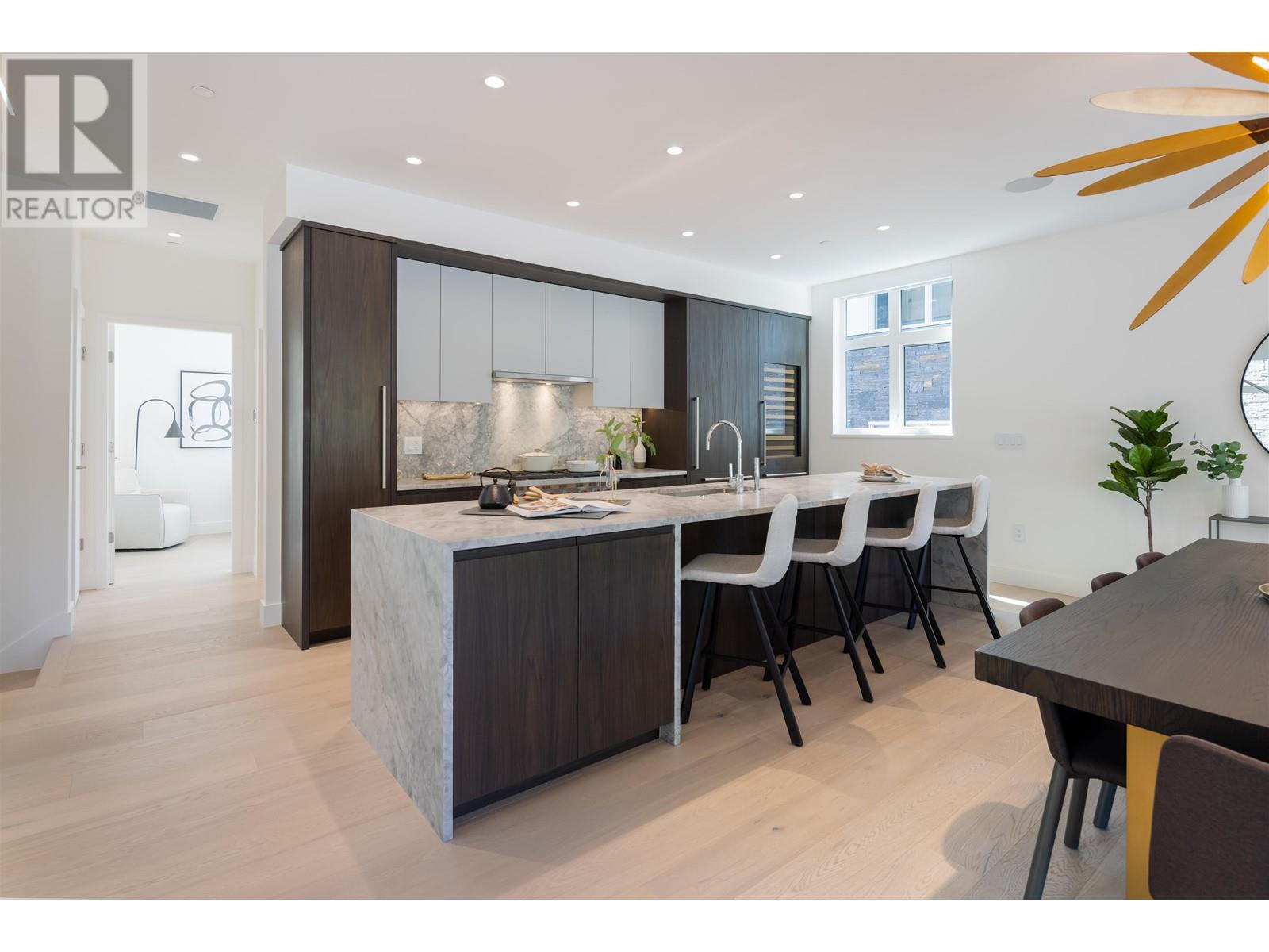 592 ARTHUR ERICKSON PLACE, West Vancouver