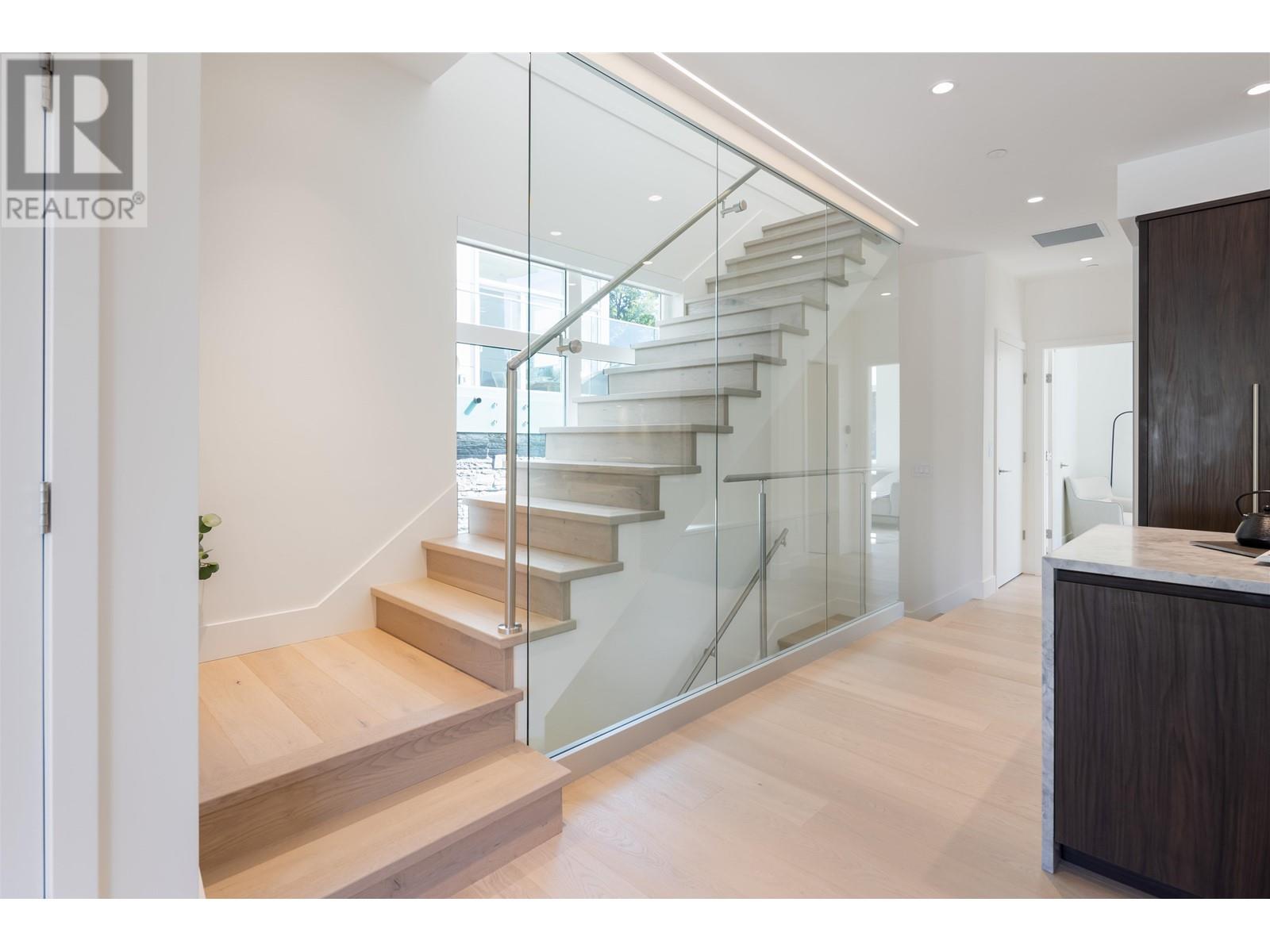 592 ARTHUR ERICKSON PLACE, West Vancouver