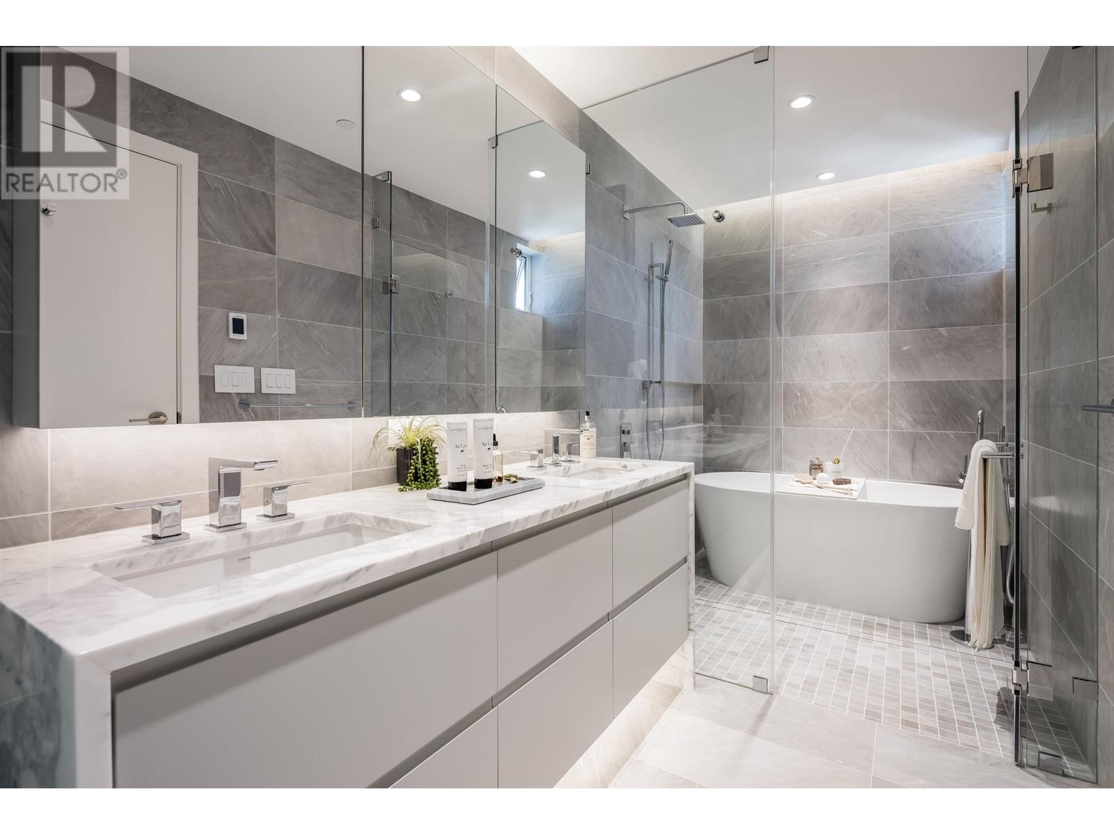 592 ARTHUR ERICKSON PLACE, West Vancouver
