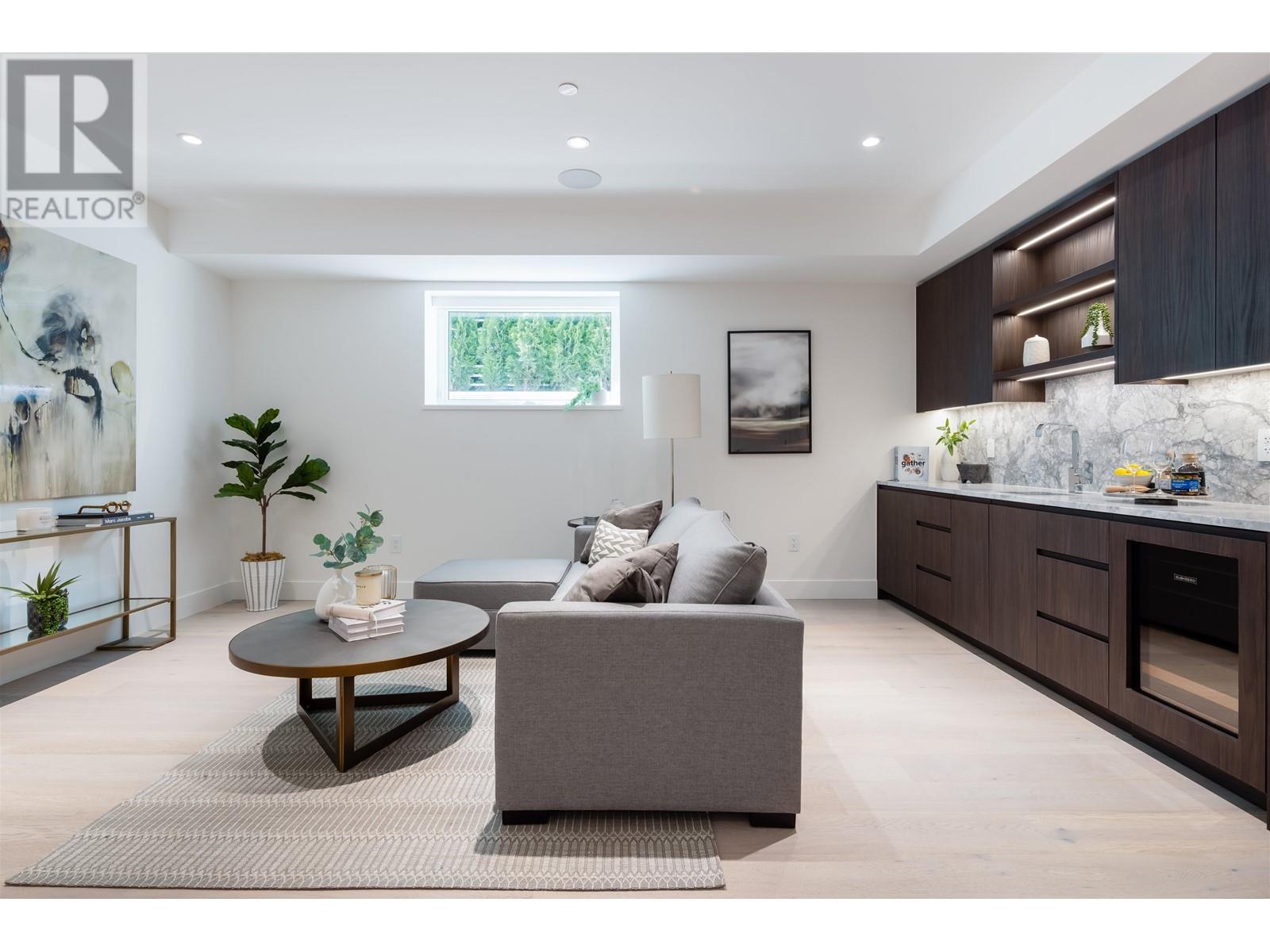 592 ARTHUR ERICKSON PLACE, West Vancouver