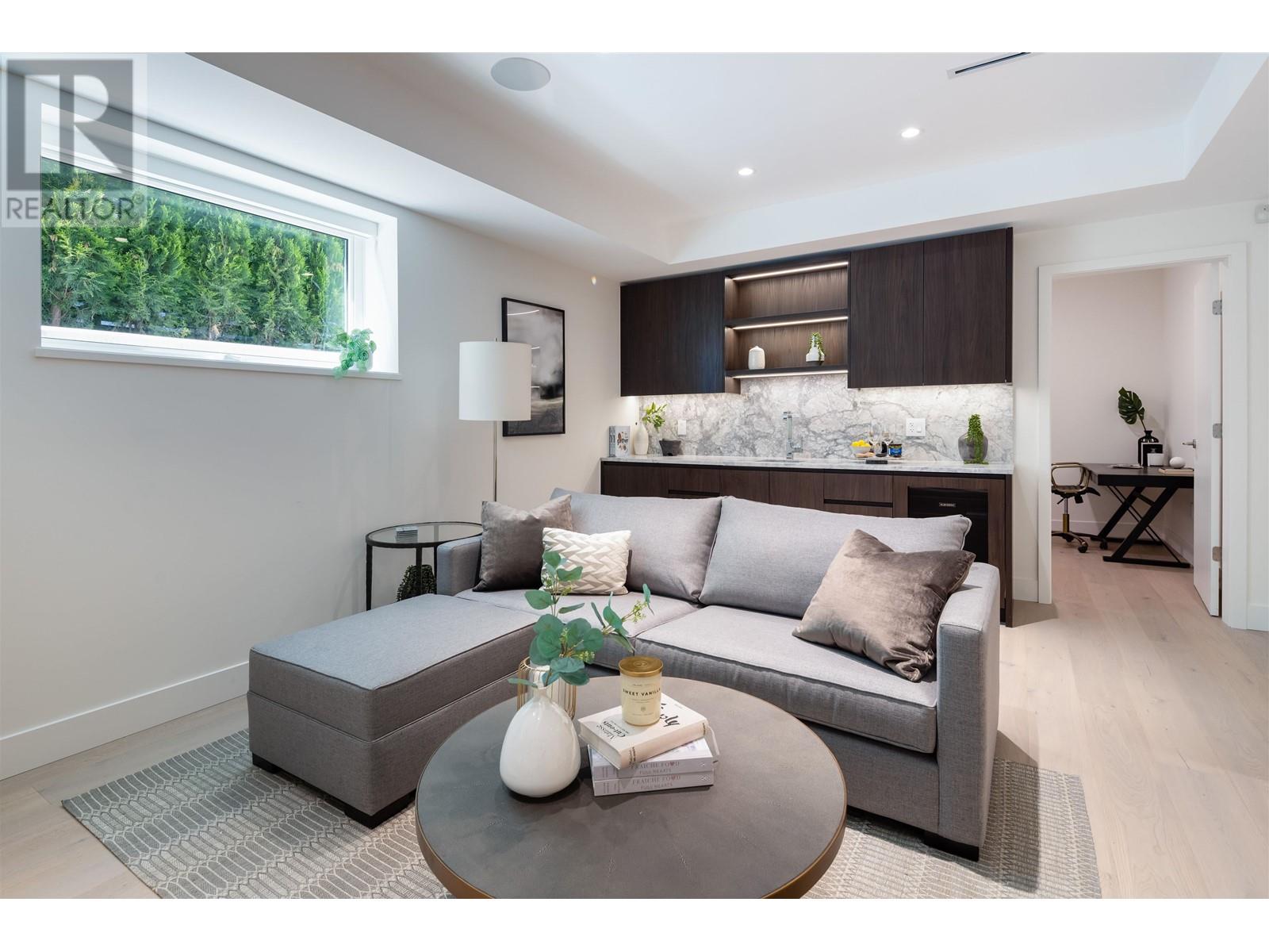 592 ARTHUR ERICKSON PLACE, West Vancouver