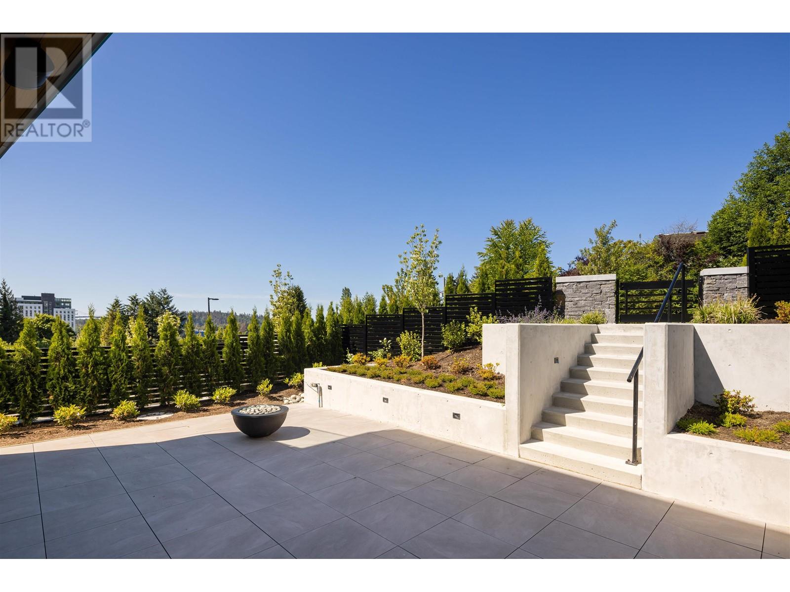 592 ARTHUR ERICKSON PLACE, West Vancouver