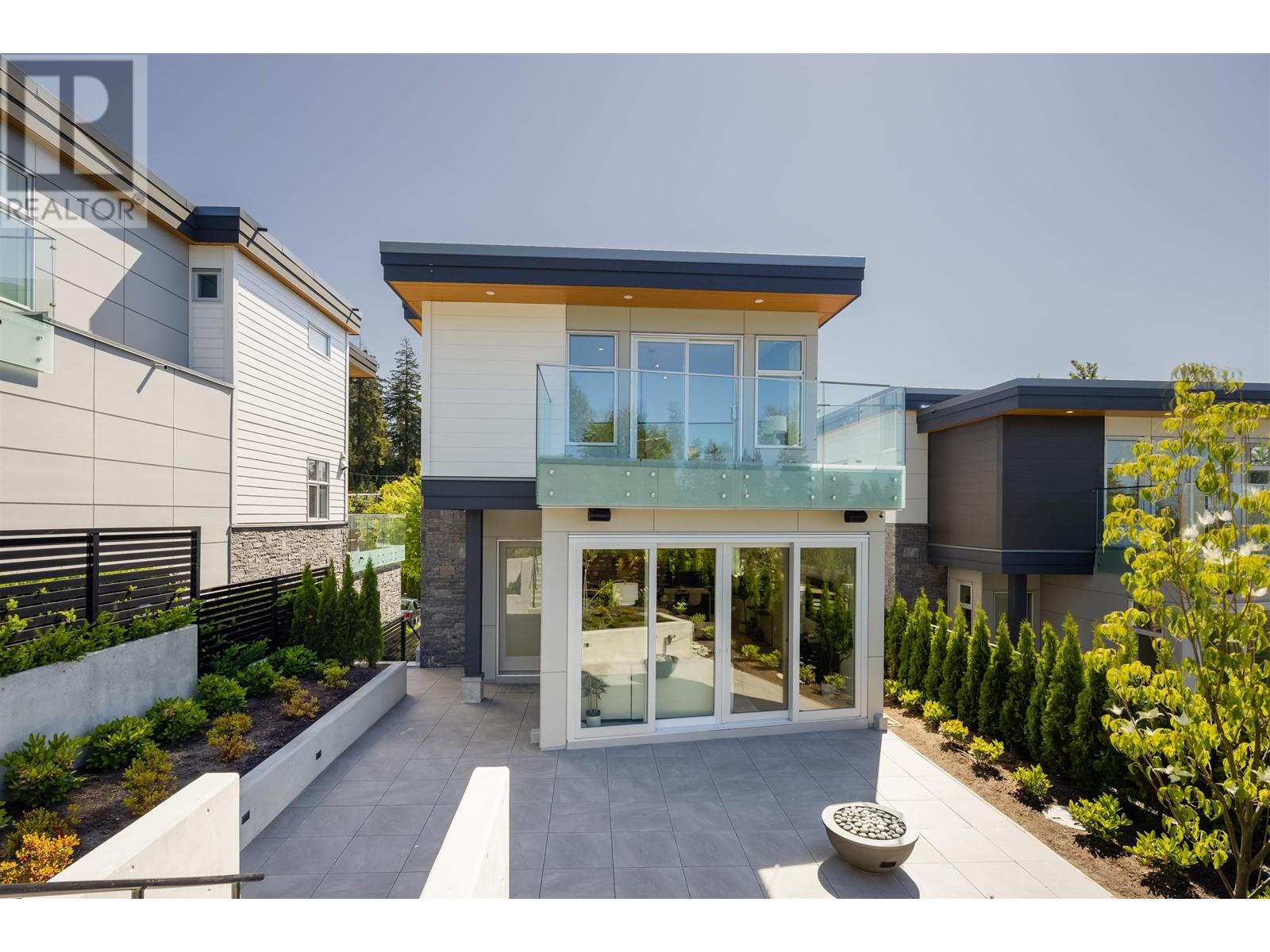 592 ARTHUR ERICKSON PLACE, West Vancouver
