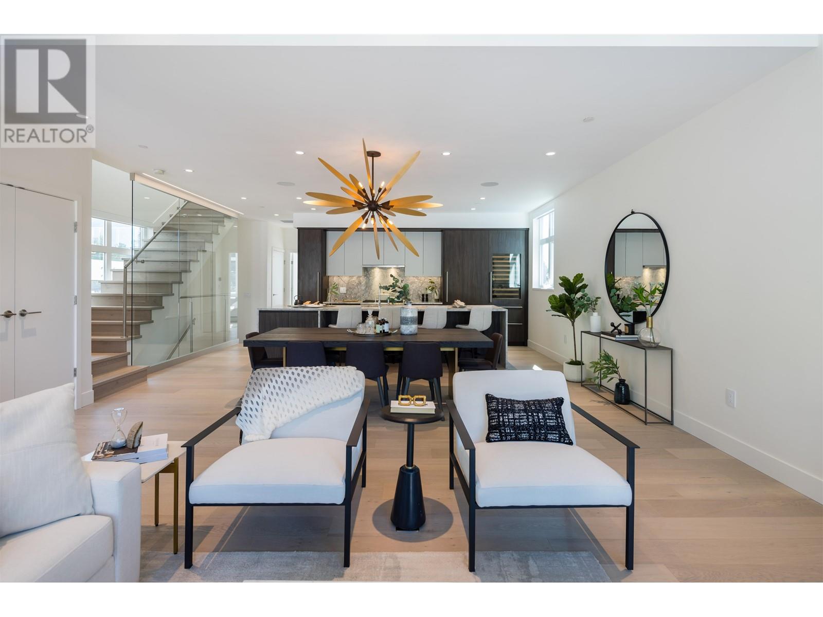 592 ARTHUR ERICKSON PLACE, West Vancouver
