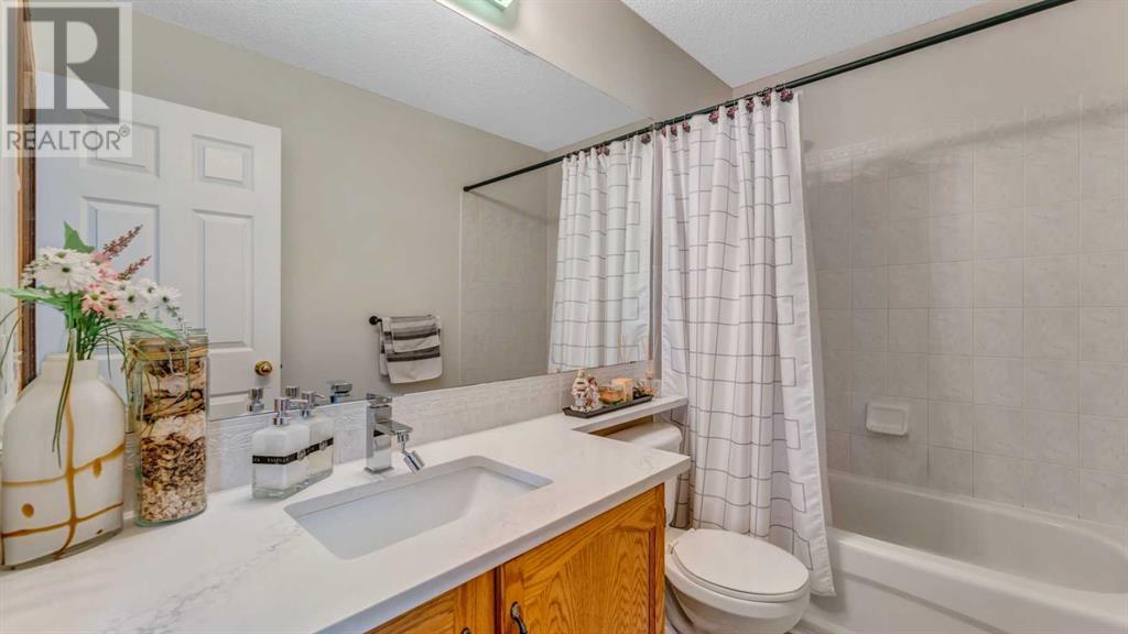 Single Family House Bi-level for Sale in  Citadel Way NW Citadel Calgary 