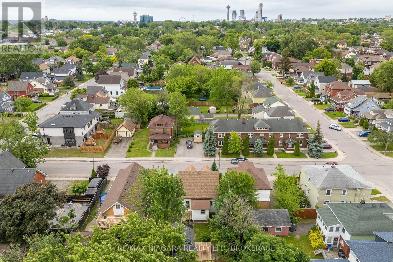 Photo 16 of 4993 Maple Street, Niagara Falls ON