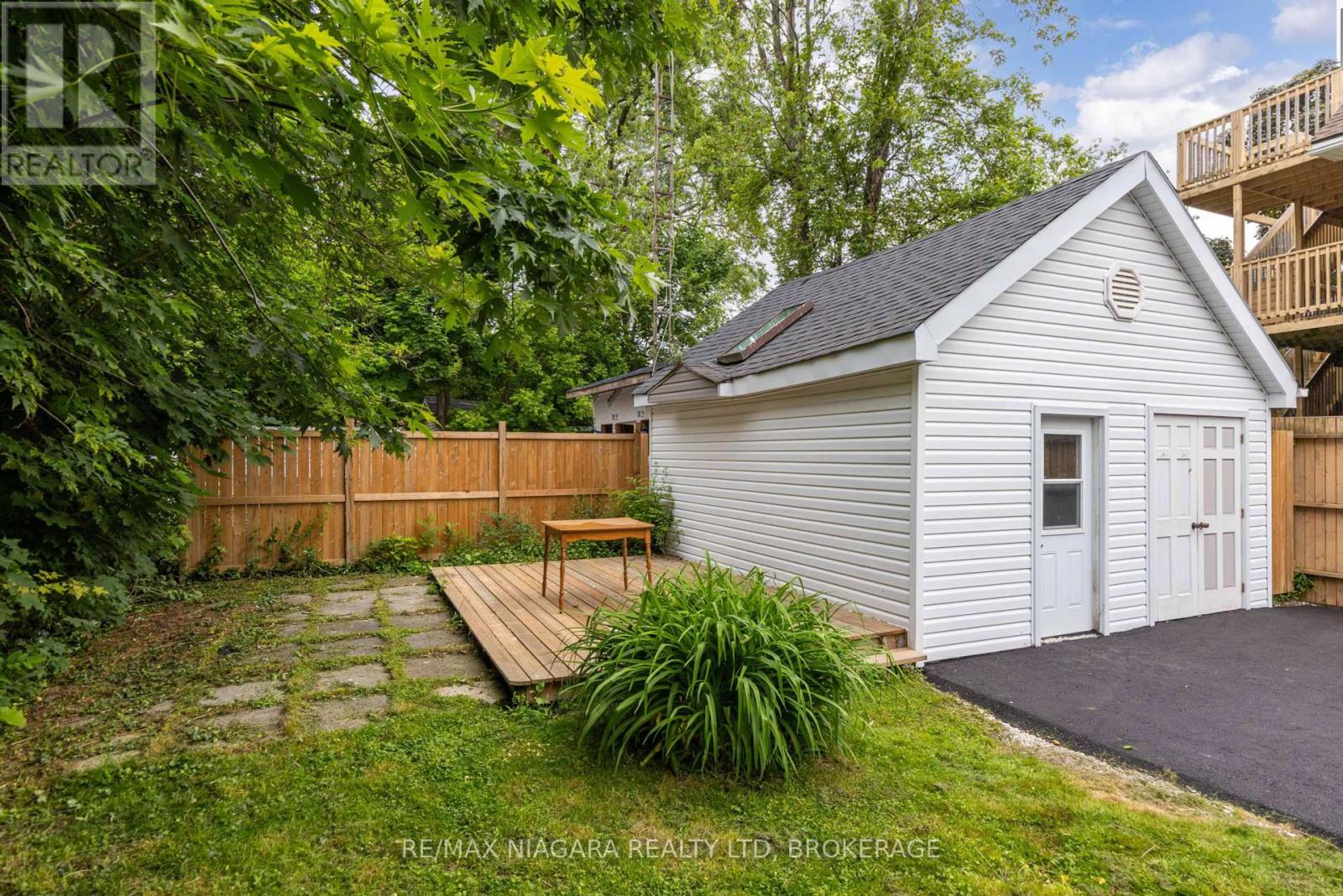 Photo 1 of 4993 Maple Street, Niagara Falls ON